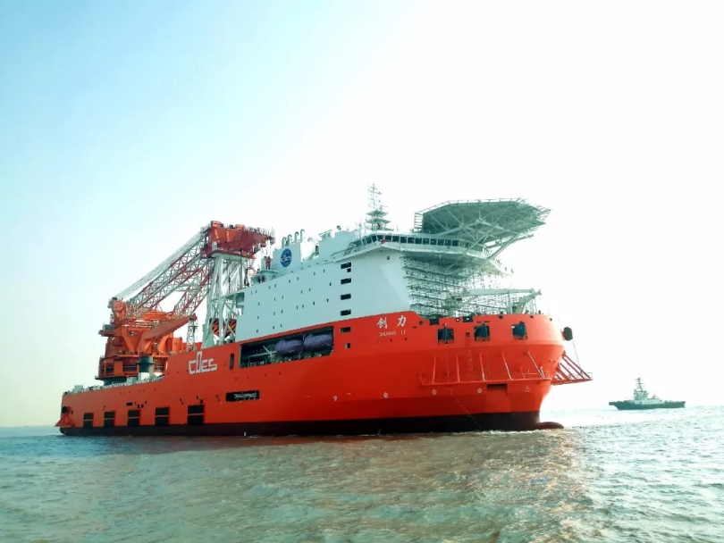 “创力”起重铺管船